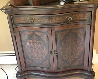Nice entry cabinet