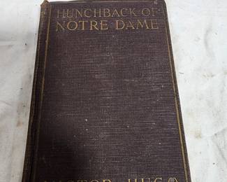 THE HUNCHBACK OF NOTRE DAME ANTIQUE BOOK