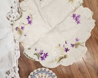 VINTAGE LINENS