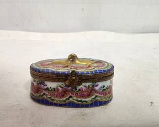 SIGNED LIMOGES TRINKET BOX
