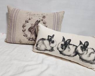 BUNNY THROW POLLOWS