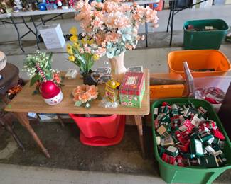 Wood table with Foldable Legs