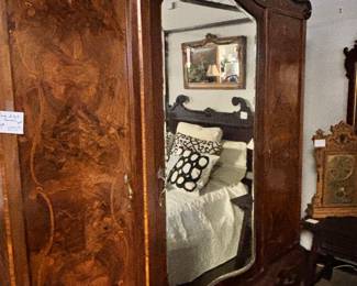 Triple Armoire