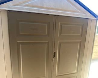 Rubbermaid
95” Hx 84”Wx 42”D