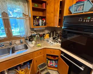 Various Vintage Retro and Modern Kitchen Items