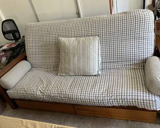 This looks really comfortable and easy to transport to your place.