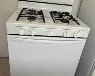 If you're in the market for a classic gas stove and oven, here's yet another opportunity.