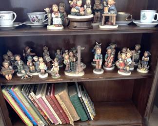 There are quite a number of small figurines available in the sale. I'm not sure of their brand.