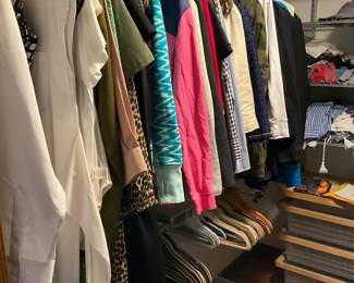 LOTS OF CLOTHES INCLUDING VINYARD VINES