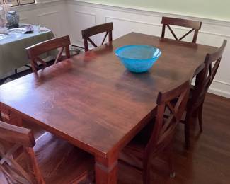 POTTERY BARN TABLE 6 CHAIRS AND 2 LEAFS