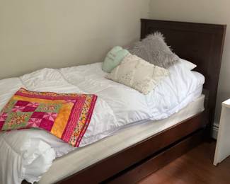 POTTERY BARN TWIN TRUNDLE BED