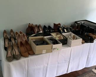MANY MANY SHOES