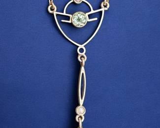 PERIDOT, PEARL & GOLD PENDANT CIRCA 1910