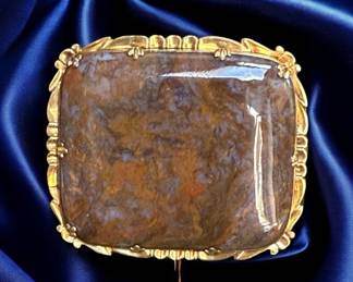 AGATE 18 CT GOLD BROOCH