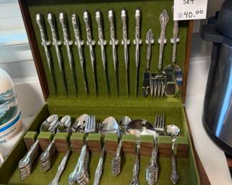 Tradition Flatware Set