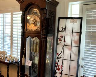 Wonderful astronomical Howard Miller clock. Priced right! Works beautifully and sounds great!