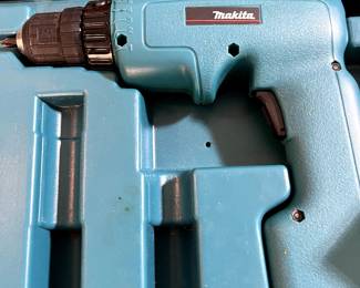 Battery Makita drill in box, with battery & charger!