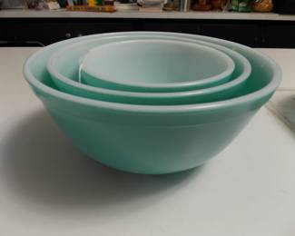 Pyrex Mixing bowls