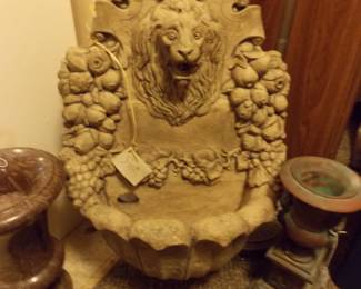 Lion wall foutain