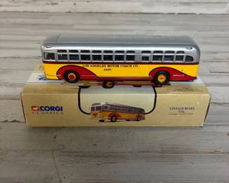 Vintage Corgi 97635 1:50 Scale Die Cast General Motors 4502 Los Angeles Motor Coach