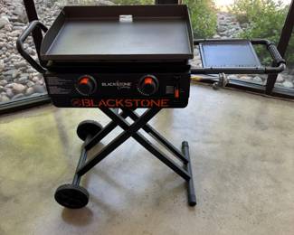 Blackstone 22" Culinary Omnivore X-Frame Griddle 362-Sq. in black powder-coated steel