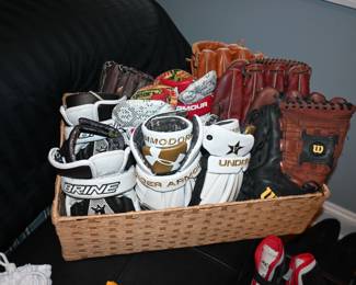 Hockey gloves