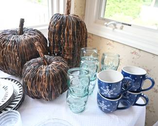 Wicker pumkin decor