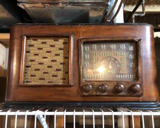 Vintage Sonora Tube Radio