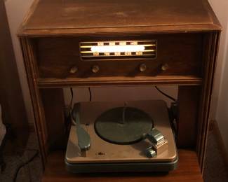 Working Philco Tube Radio and Turntable