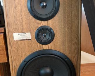 Pair of Pioneer  cs-r590 Speakers