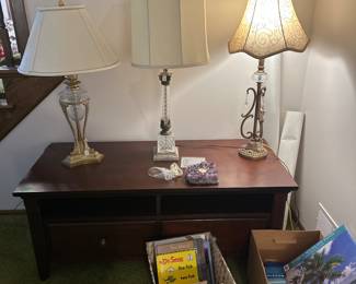 Coffee table/entertainment stand, lamps