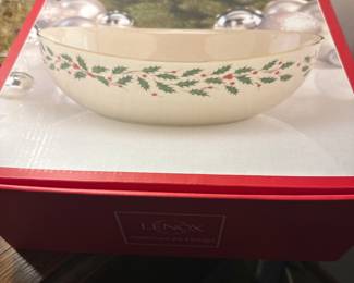 NOS Lennox. Christmas Serving Bowl