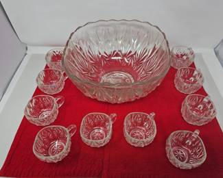 75 VintageHazelAtlasWilliamsportClearPressedGlassPunchBowlSet