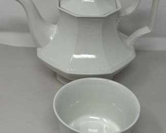 23 JohnsonBrosHeritageWhiteEnglishTeapotandBowl