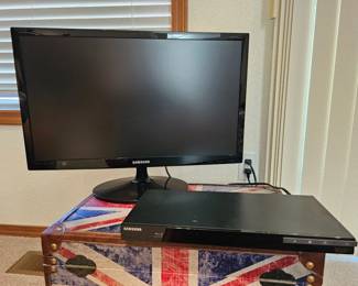 47 Samsung27LEDFlatPanelTVBluRayDiscPlayer