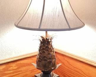61 MidCenturyModernMetalPineappleTableLamp