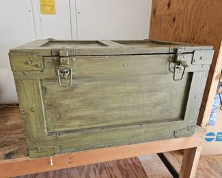 171 VintageHeavyDutyMilitaryPaintedWoodChest