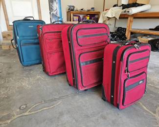 169 4PiecesOfLuggage