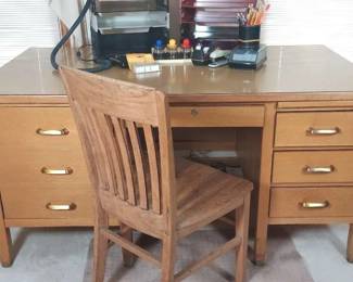 Wooden Veneer Knee Hole Desk With Chair