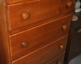 Maple chest of drawers