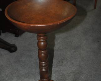 Pedestal with bowl