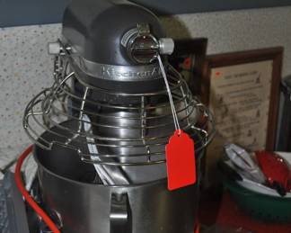 Like new commercial grade Kitchen Aide  mixer 