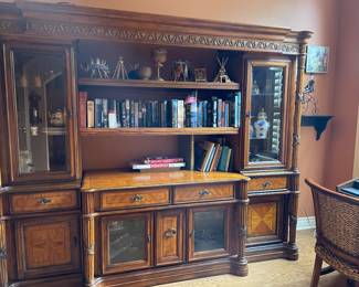 love this nice sideboard /bookcase