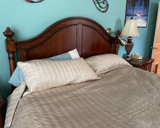 queen bed 