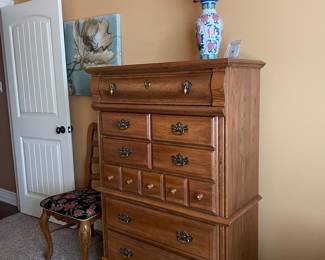 chest of drawers