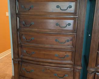 chest of drawers