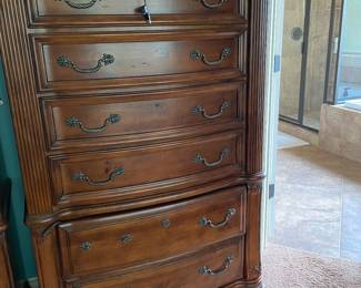 chest of drawers