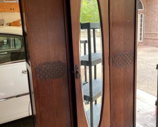 armoire, vintage