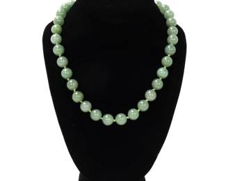 Lot 121 Lovely Pale Green Chinese Jade Necklace