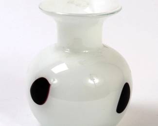 Lot 501 Lovely Squat Glass Flower Vase